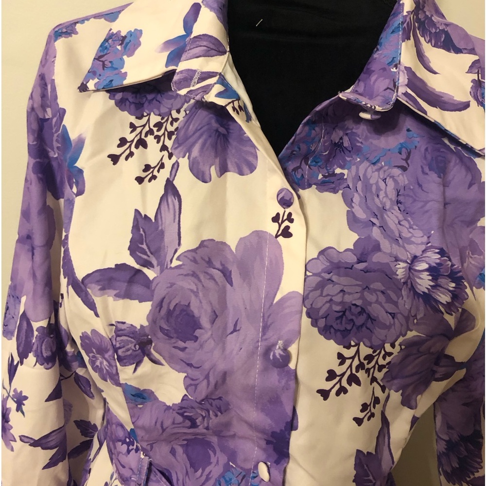 Shirt dress w button front and belt .